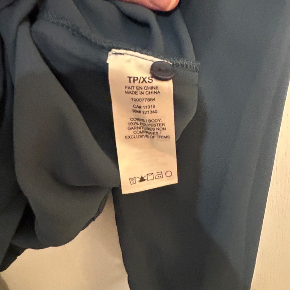 Dynamite Size XS NWT Long-sleeve Front twist Crop Top - Picture 8 of 9